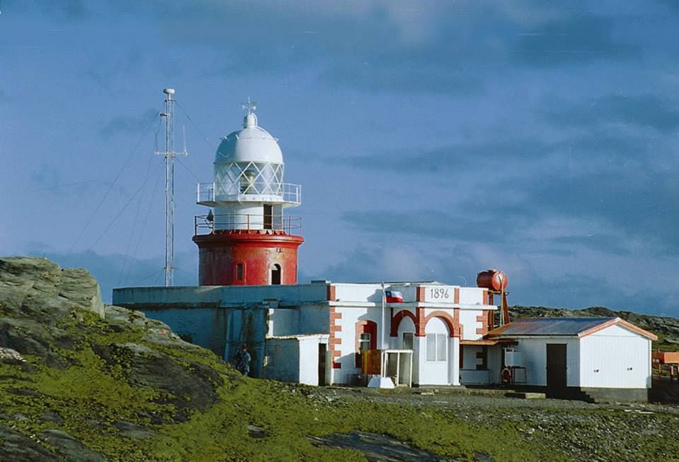 Armada_Chile's tweet photo. En 1896 se inaugura el faro Islote Evangelistas ubicado en la salida occidental del Estrecho de Magallanes https://t.co/2tZK9z4oVy https://t.co/cHLwY09Mn5