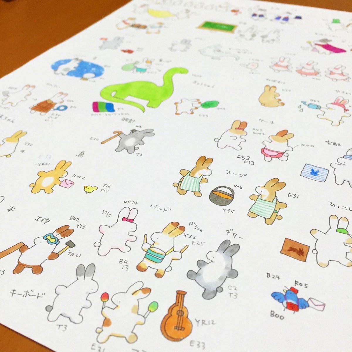 のはな はるか 絵本作家 絵本のメイキング 15 登場人物も うさぎが40匹以上 鳥や恐竜などもいるため 全て柄や服のデザインと色を決めます