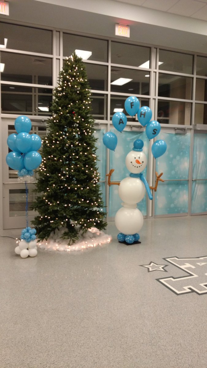 tracey_wooten's tweet photo. So proud of my @pats_stuco students for an AWESOME Winter Formal! #winterformal2016 https://t.co/tkfJHLKWyw