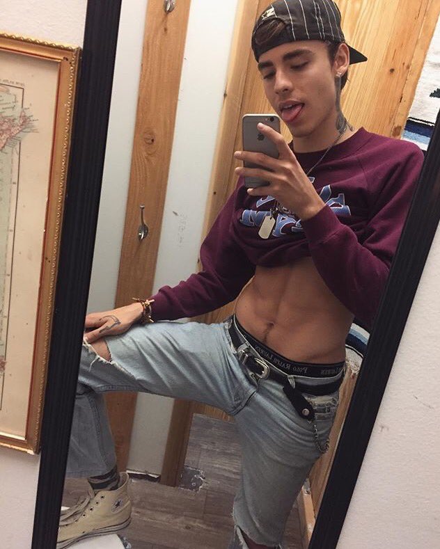 TGrandeNYCD's tweet photo. still here.. https://t.co/EchhZquIfz