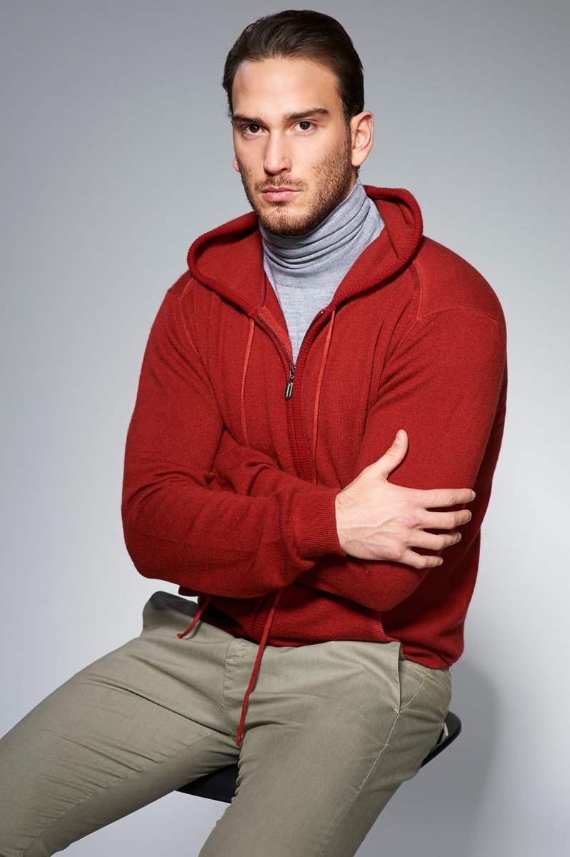 Pashmere's tweet photo. #Fashion #Details: fully zippered #sweater with #hood, 100% #cashmere, vegetable dyed. #MadeinItaly #MadeinUmbria #Pashmere https://t.co/kQ3dCzkFsZ