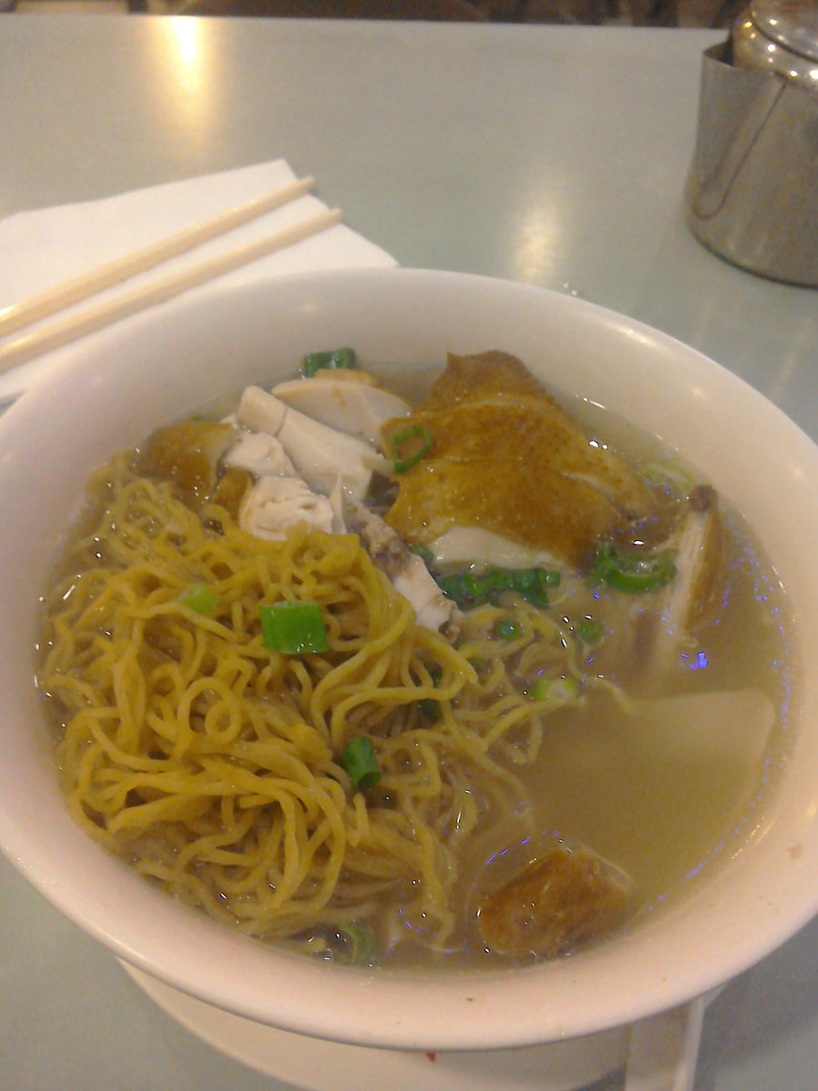 The most AMAZING AMAZING #ChickenSoup at Wong Kei it came with an accompaniment of electric #Soho sparkle #London