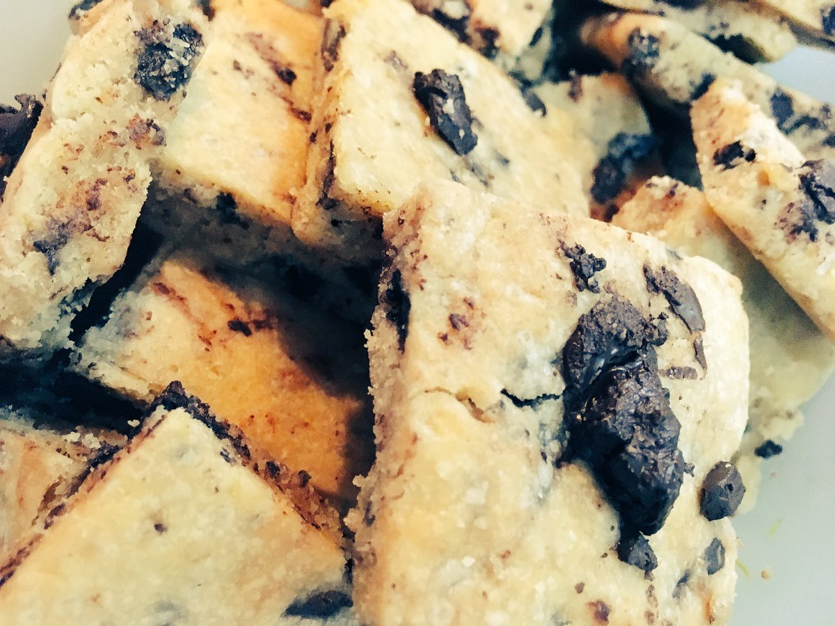 ZiasBakes's tweet photo. Vanilla Chocolate Chip Cookies !
#crumblycookies #vanillachocolatechip #ziasbakes #chocolatebits https://t.co/P0Ss90iRFj
