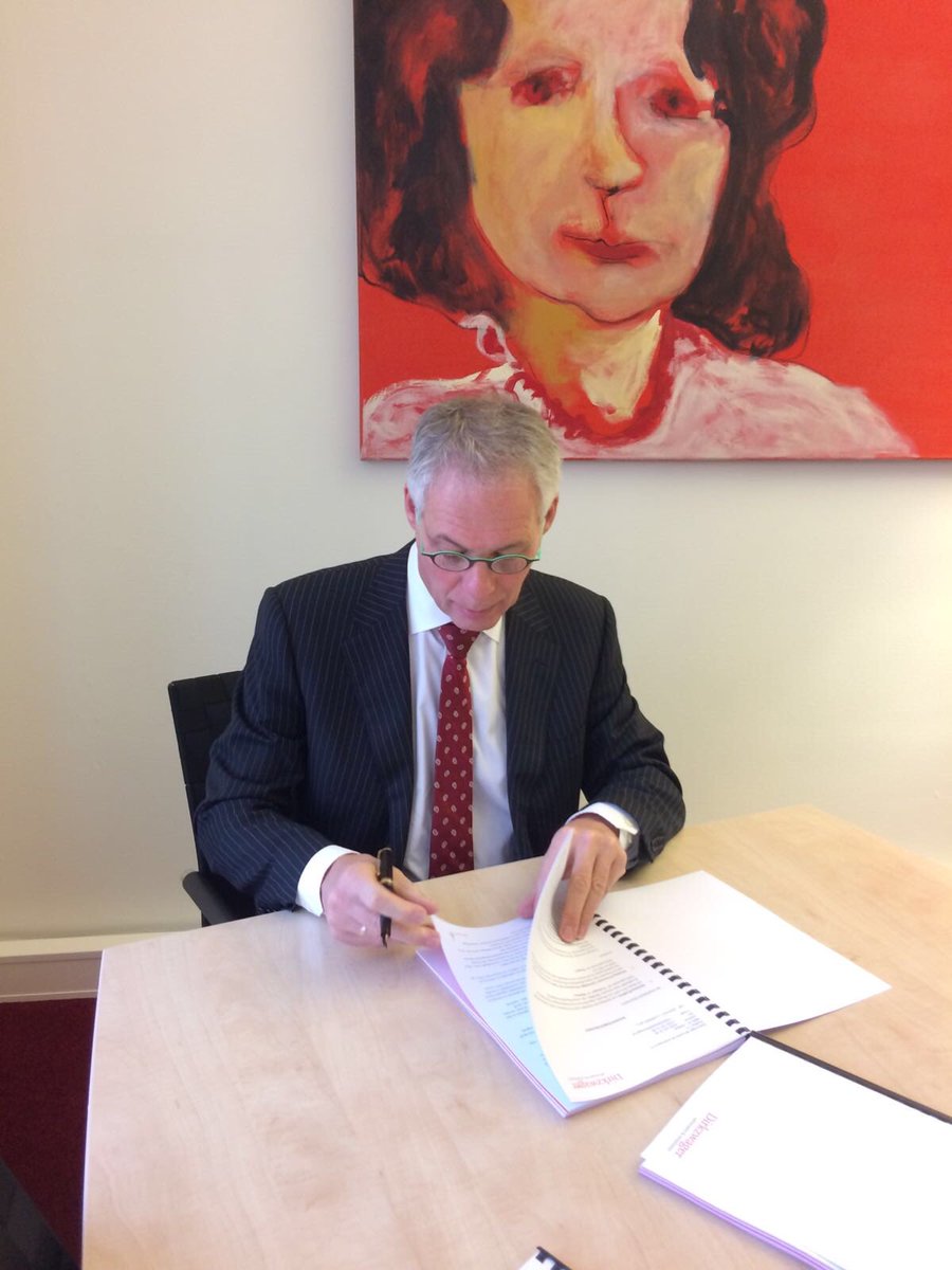 wim_martens's tweet photo. Vanochtend namens @wzuveluwe het koopcontract voor WZC De Bunterhoek getekend. Nu de verkoper nog. Morgen bij de notaris voor de akte. https://t.co/ve4YO0PSoi