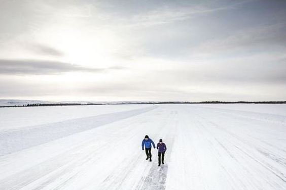 CanadaNorway's tweet photo. The ice road in Inuvik is quite an impressive sight! Photo: noelhendrickson / IG @InuvikTourism #DestinationInuvik https://t.co/B4HhcPS7IS