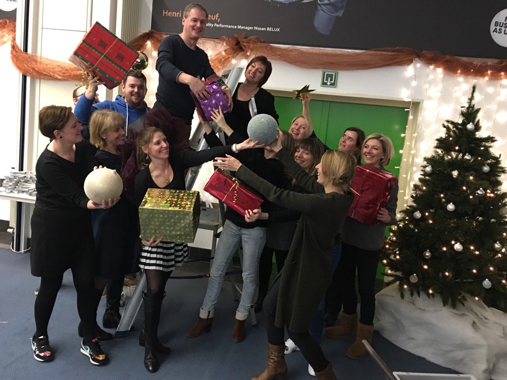 Graspoet's tweet photo. Creatief team gespot op campus Brussel #odisee #hetwordtgezelligvanavond https://t.co/rAgzjNm648