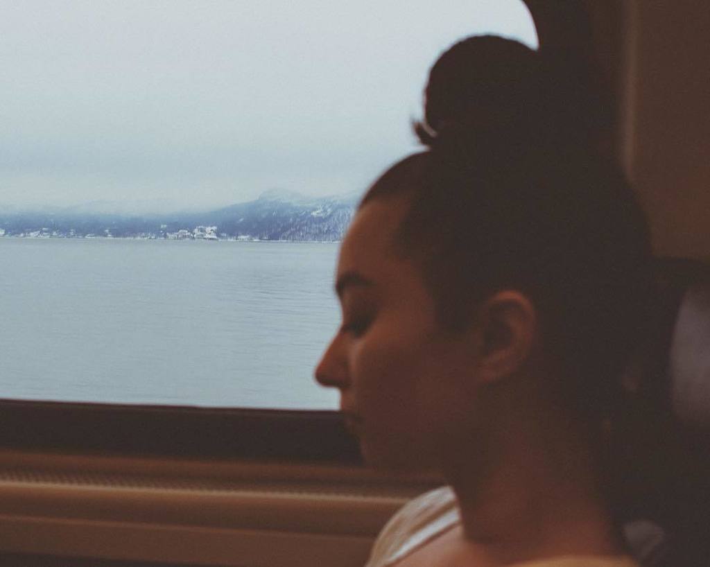 ItsMeTobyJo's tweet image. pretending like the other half of my face isn't breaking out 🙍🏻🚞🏔 ift.tt/2hZLFFj