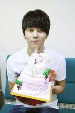 BeCon_BEAST's tweet photo. #happyJHday <3 <3 <3 https://t.co/qODzYto2K0