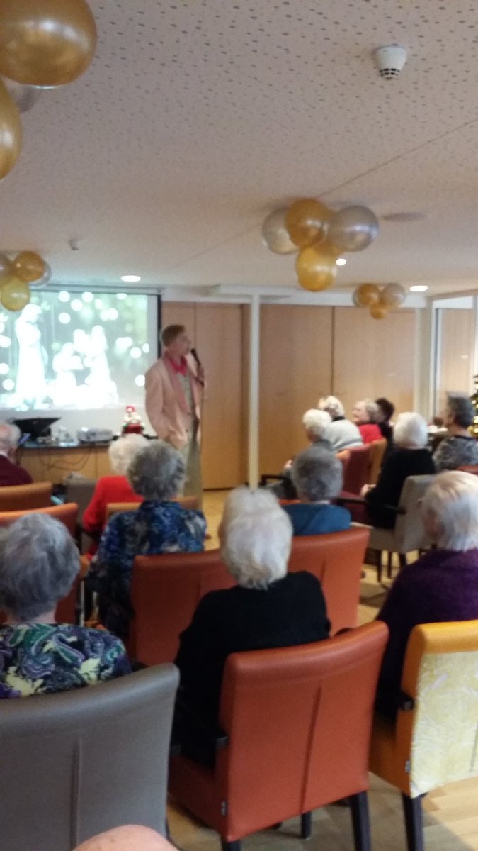 WZF_Activiteit's tweet photo. Vanmiddag in de #uiterton kerstoptreden van Harald Veenstra door de Vrienden van WZF https://t.co/uVhKQCGFgX