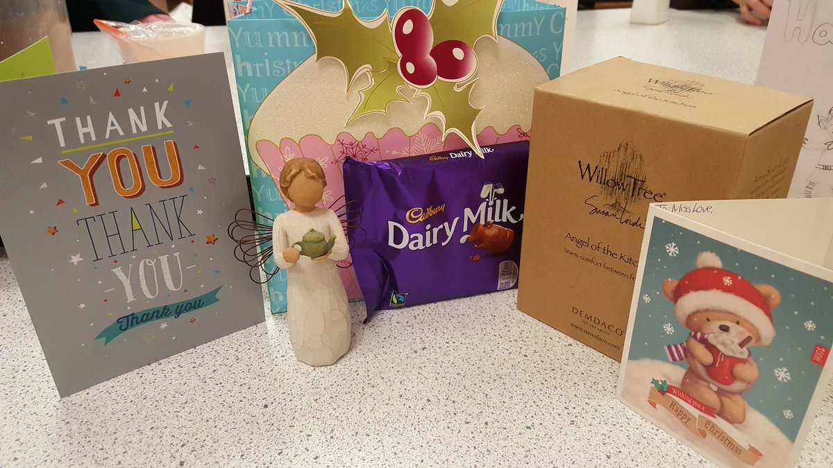 MissLoveHFT's tweet photo. Lovely Christmas gifts from Sarah and Lindsay Young.Thank so much girls💓The girls have moved to creative reg.STN10 miss you #kitchenangel https://t.co/YcNTKdghid