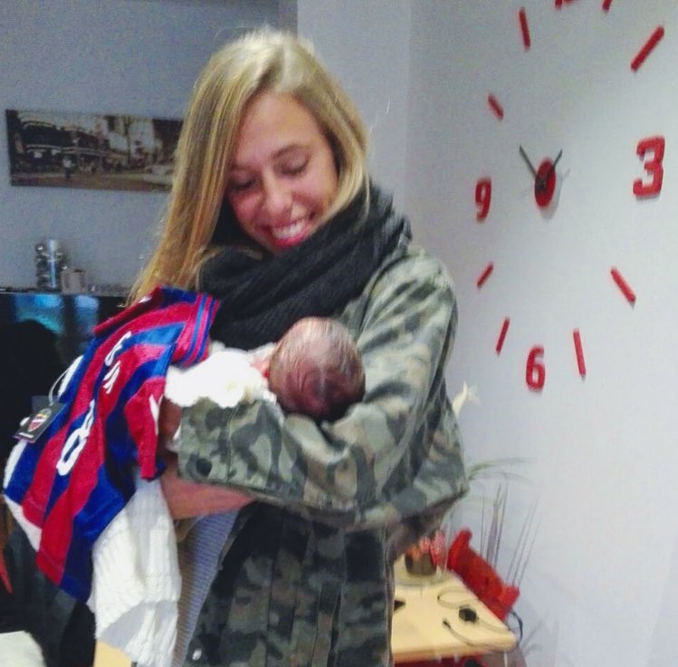 maiitane9's tweet photo. ¡Nuevo granota 🐸! #ManuJR @LUDfemenino @LevanteUD 👶🏼😍 https://t.co/l1ofzGxcta