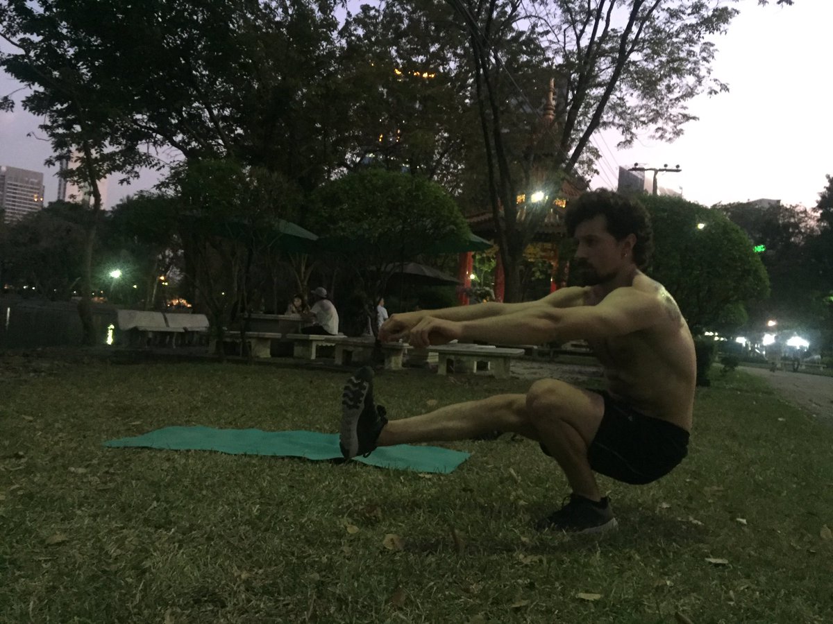 Rckvergara's tweet photo. Sigo de vacaciones pero ya no aguanto más! Se entrena desde Tailandia @ReebokChile #bemorehumancl acá si se vive el amor por la vida sana! https://t.co/7KDbJTlhkR