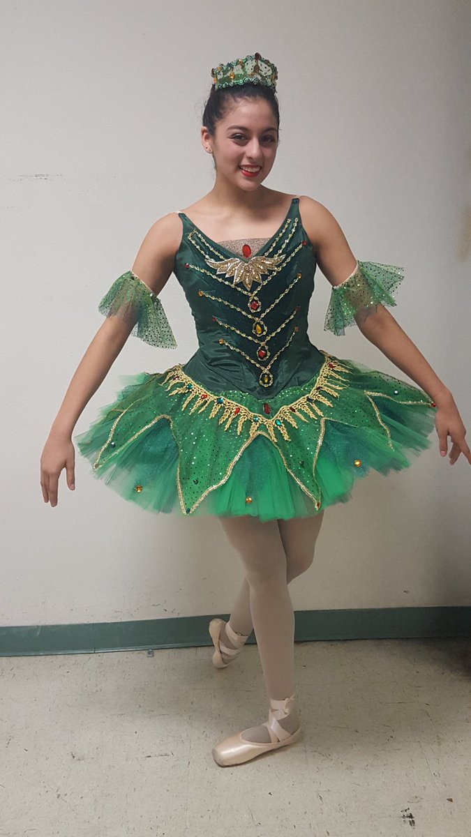 CorreaYvonne's tweet photo. Proud of @laryssac09... great Nutcracker season! #nutcracker2016 #proudmama https://t.co/C7pSGkX7nb