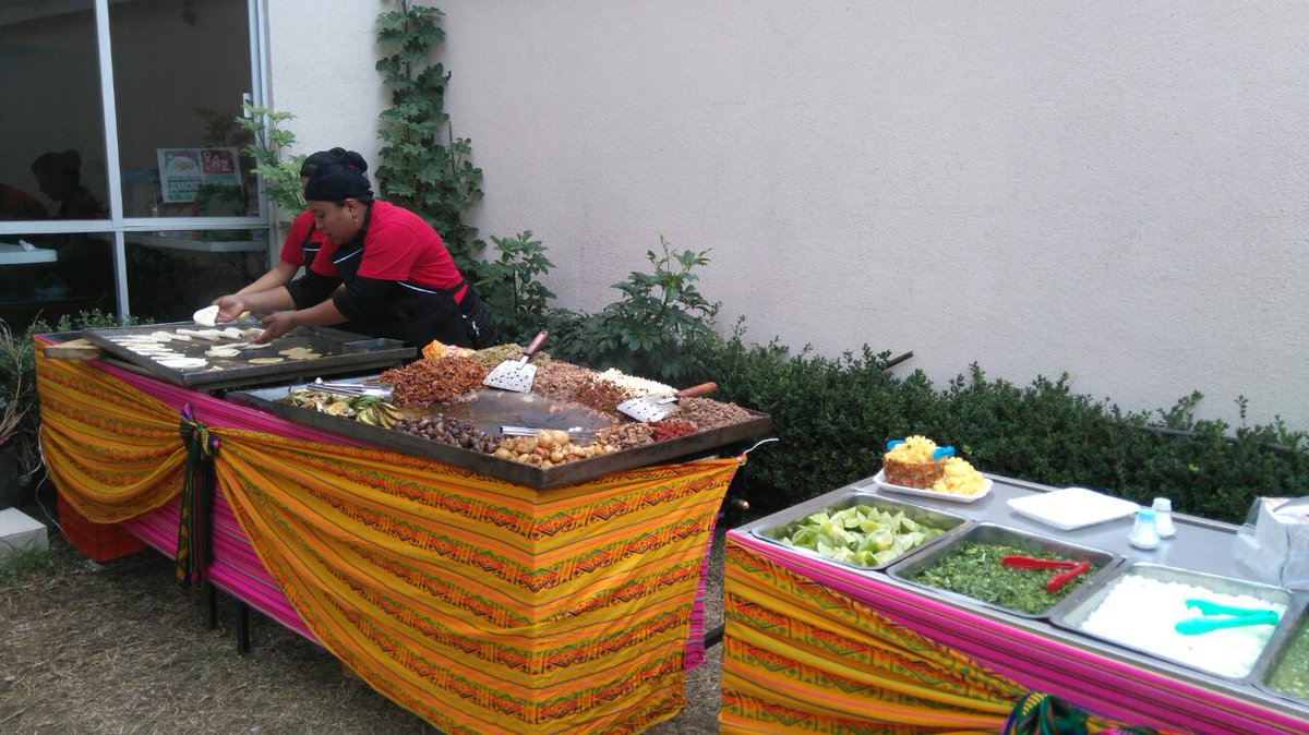 SmartByteMX's tweet image. Fiesta de Navidad 2016 comida, bebida, intercambio, risas y sobretodo un gran equipo #SmartByte #Navidad #Fiesta #Regaloperfecto #EquipoSB