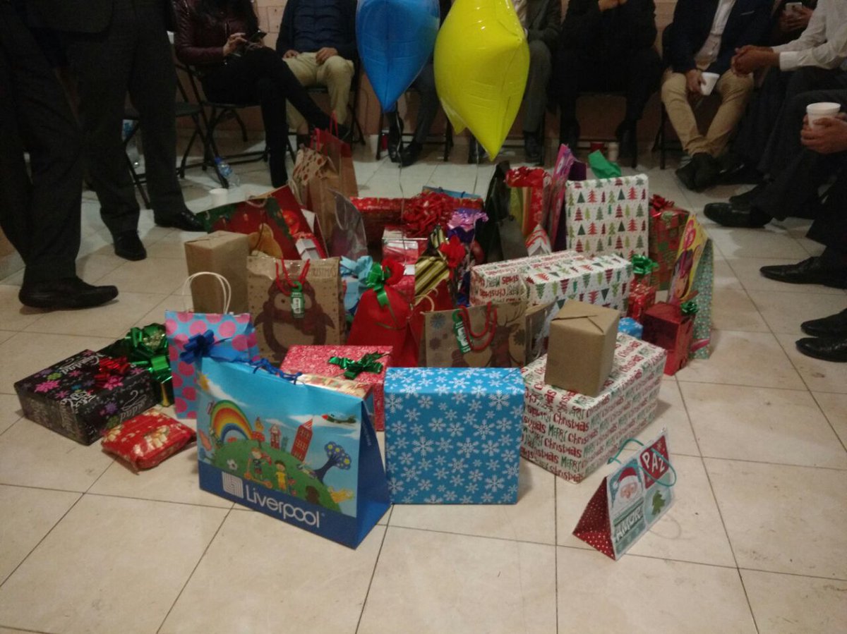SmartByteMX's tweet image. Fiesta de Navidad 2016 comida, bebida, intercambio, risas y sobretodo un gran equipo #SmartByte #Navidad #Fiesta #Regaloperfecto #EquipoSB
