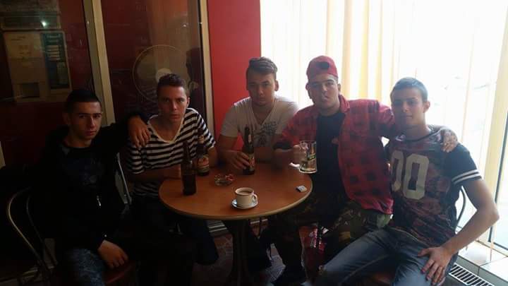 RoviWorld's tweet photo. ❌ Cu frații mei ❤ : #Dani - #Mala - #Cata - #Samfi 🔫🔪💣💪💪
@adrian_mateescu 💪- @catalin.vs 💓
✖ With my brothers ! ❤💓💪☝👏 https://t.co/WDUJN0sB0l