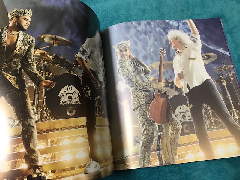 TheSun_TheStars's tweet image. Great pics in the photo book and these are not only from live in Japan.   #QAL #liveinJapan #Superdeluxeboxset 　wardrecords.com/QueenLiveInJap…