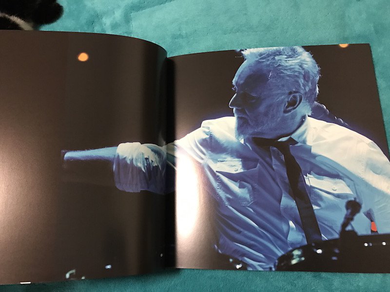 TheSun_TheStars's tweet image. Great pics in the photo book and these are not only from live in Japan.   #QAL #liveinJapan #Superdeluxeboxset 　wardrecords.com/QueenLiveInJap…