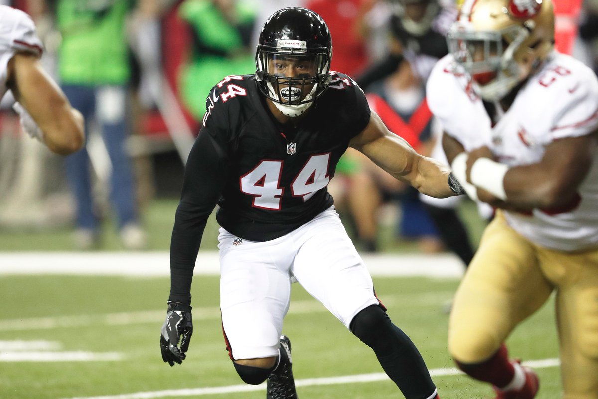 AtlantaFalcons's tweet photo. If you don't know who's the NFL leader in sacks, go ahead and ask your phone 😏 https://t.co/4WpIWUVhqo