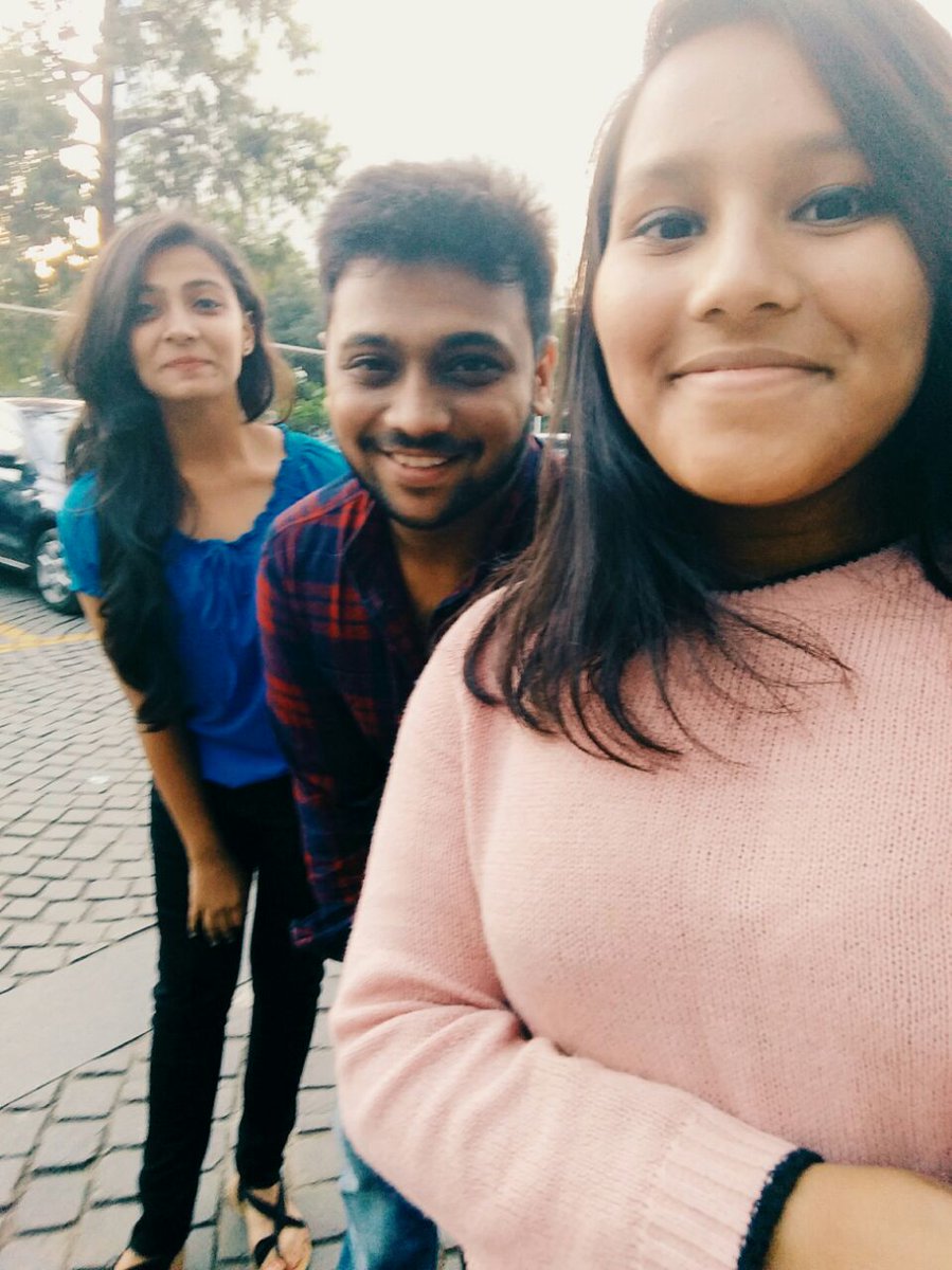 EGanwani's tweet photo. #day3 #vibrantceramics #eventover #volunteering #goodexperience #willmissthemall #goodtimes #PositiveVibes #happy โบ https://t.co/4rjLFj9k0U