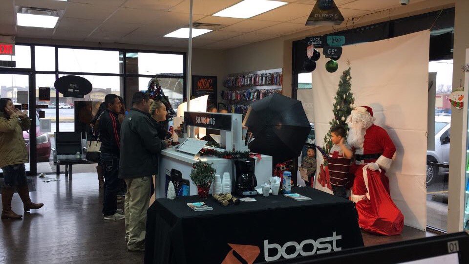 piper_mcmahon's tweet image. Had a great turnout this weekend with Santa! @KellyEveleigh @alexiaautin #realwireless #whereyouat