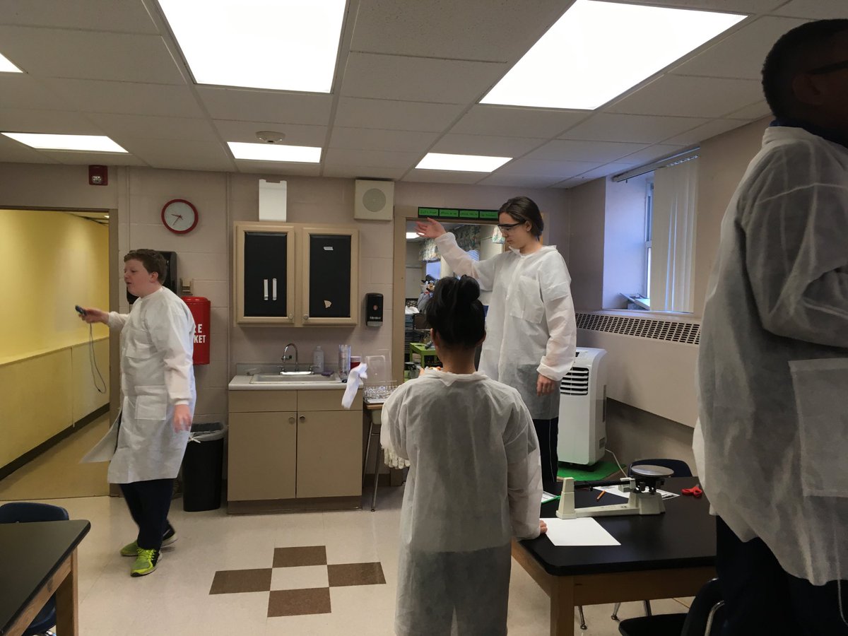 sjsmedford's tweet photo. Air resistance lab in Science class! #welovetolearn #sjsrocks @RCABKMEARS https://t.co/gKug4Vc8ow