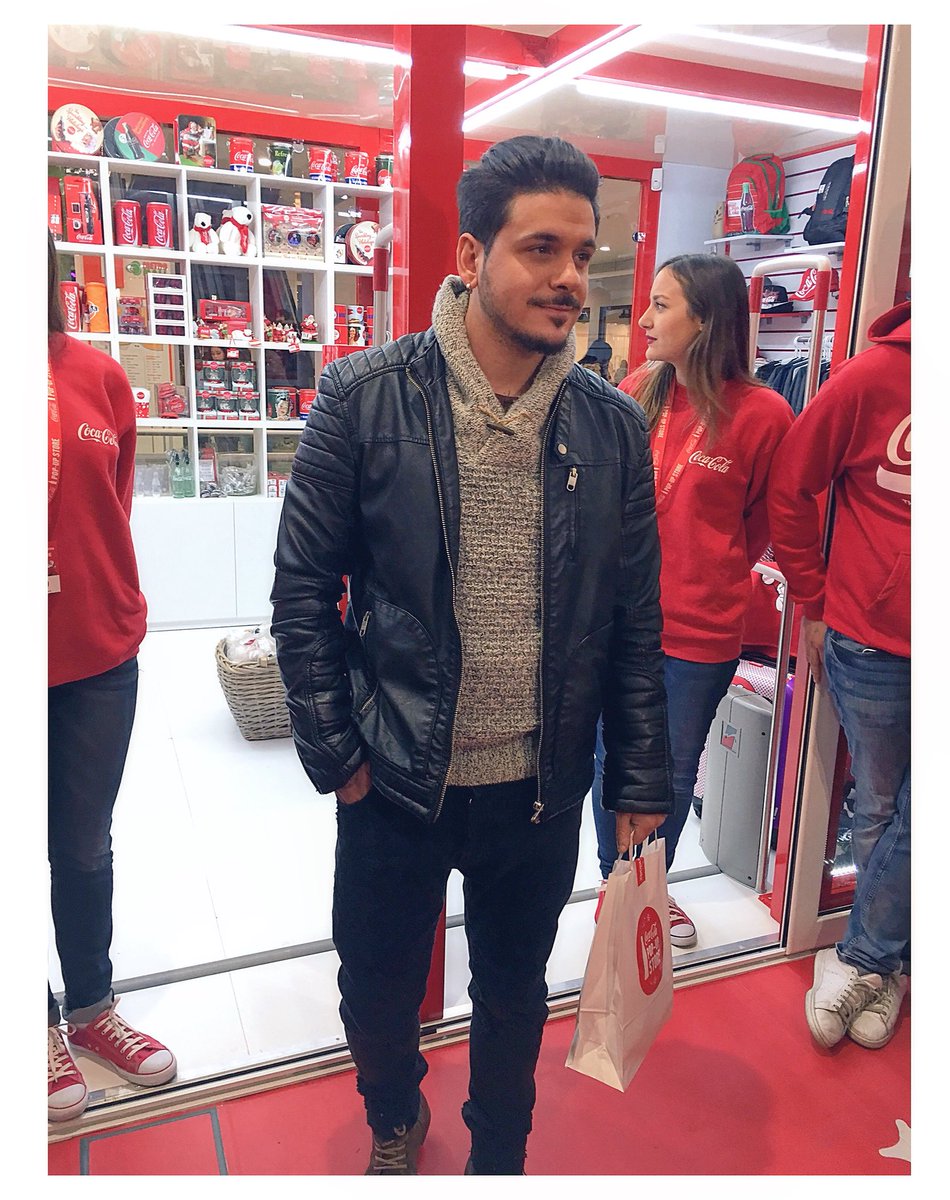 STAN_Official's tweet photo. Ψώνια και απολαυστική Coca-Cola @Xmas Coca-Cola Pop-Up Store #cocacola #cocacolagreece #popupathens #tastethefeeling #ad @CocaCola https://t.co/tDfXObeMLW