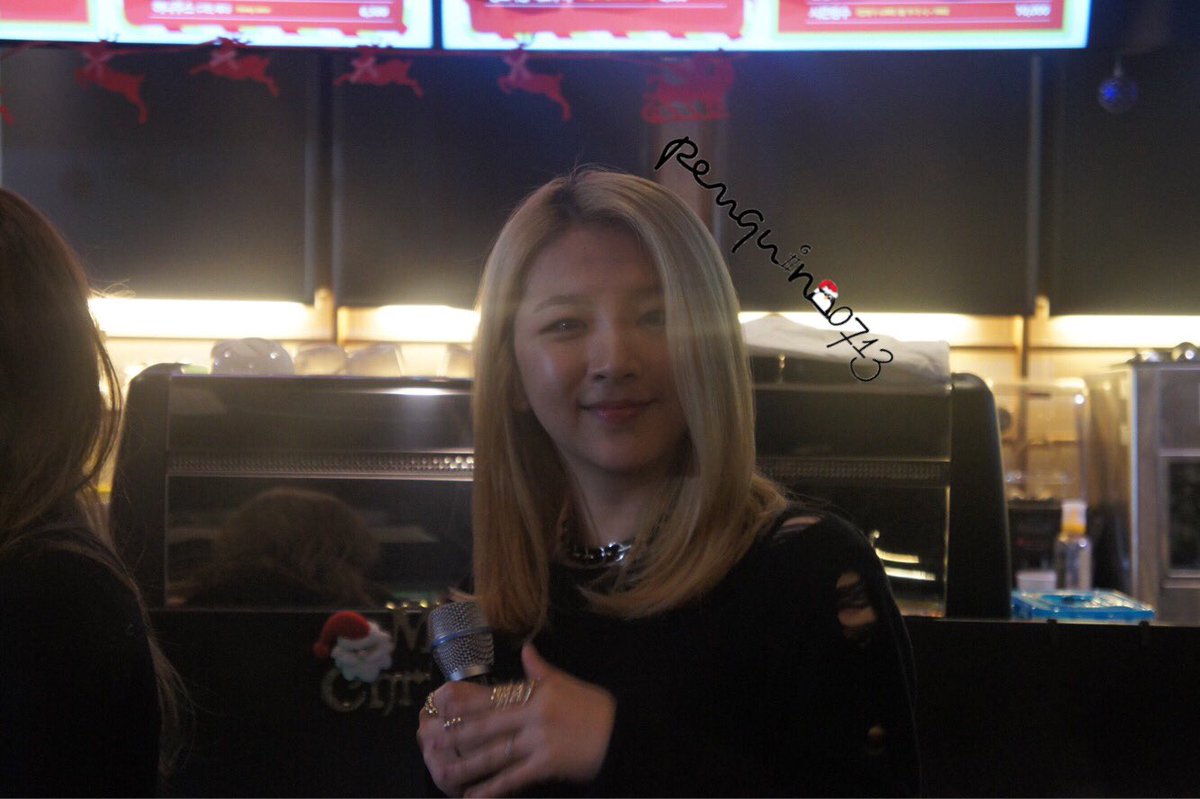 jiwoo_ph's tweet photo. 161217 #Jiwoo @ Sound K open music concert
 © @penguin_0713 https://t.co/bUJ9SLHgoi