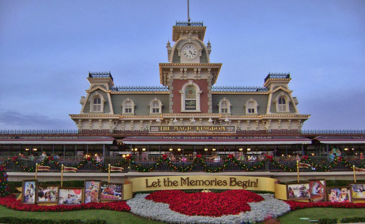 DBTN's tweet photo. 100,000 poinsettias are used to decorate all of WDW landscape #DBTN #WDW #Disneybythenumbers https://t.co/VV7lUbCPpY