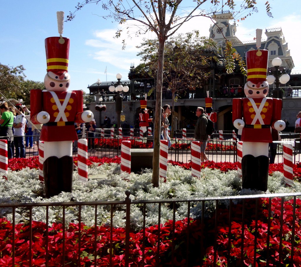 DBTN's tweet photo. 100,000 poinsettias are used to decorate all of WDW landscape #DBTN #WDW #Disneybythenumbers https://t.co/VV7lUbCPpY