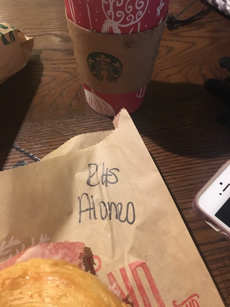 Aldonzavelez's tweet photo. Si en México se les complica, imagínense aquí... pfffff

#alonzo #really? #aldonza #alque? https://t.co/3ZZf3jimco
