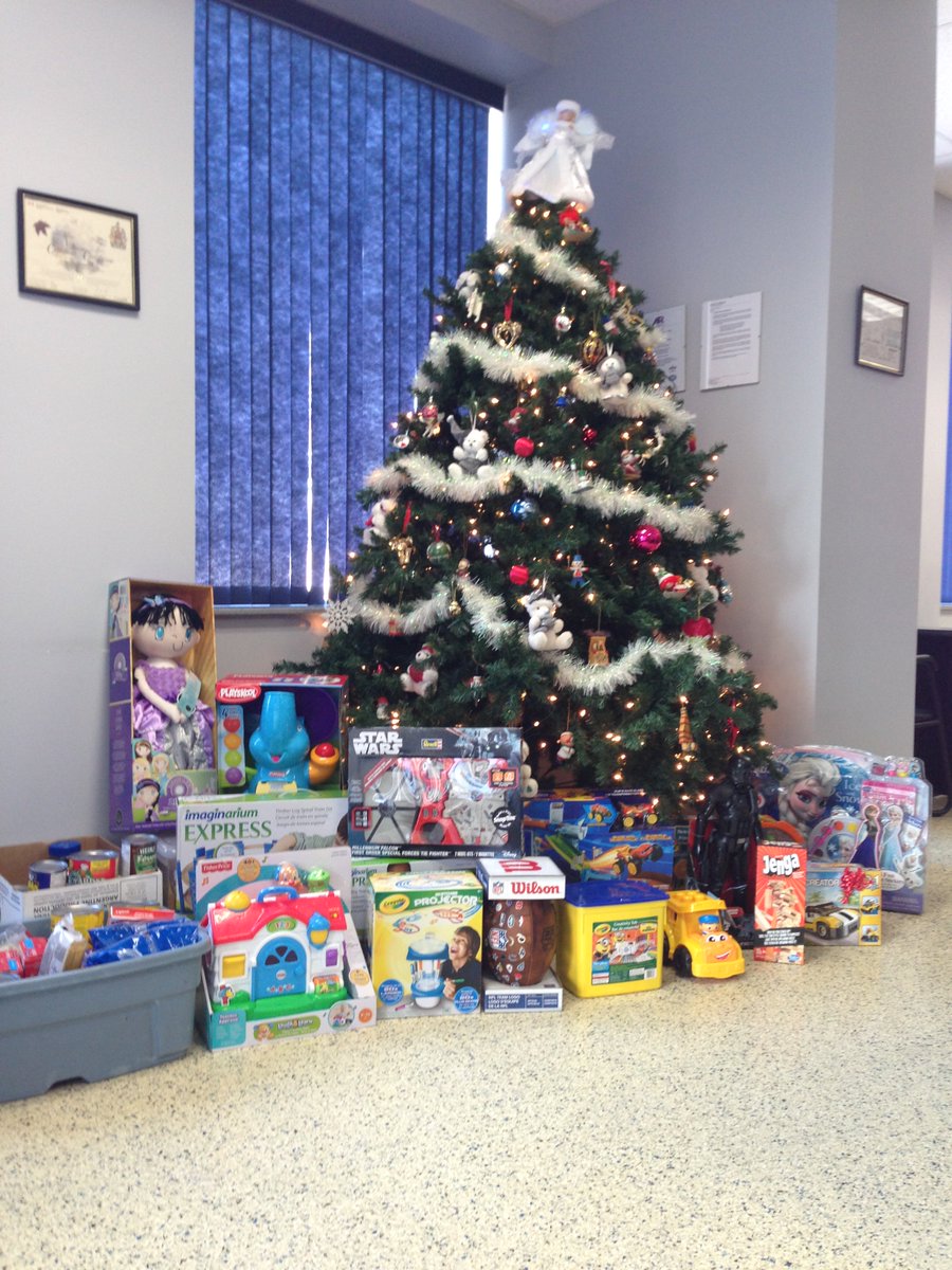electrometersco's tweet photo. EM is proud to donate to @DRPS Annual Toy & Food Drive! #itsbettertogive #EMgives #itsthemostwonderfultimeoftheyear #toydrive2016 https://t.co/hKWPp9HnW1