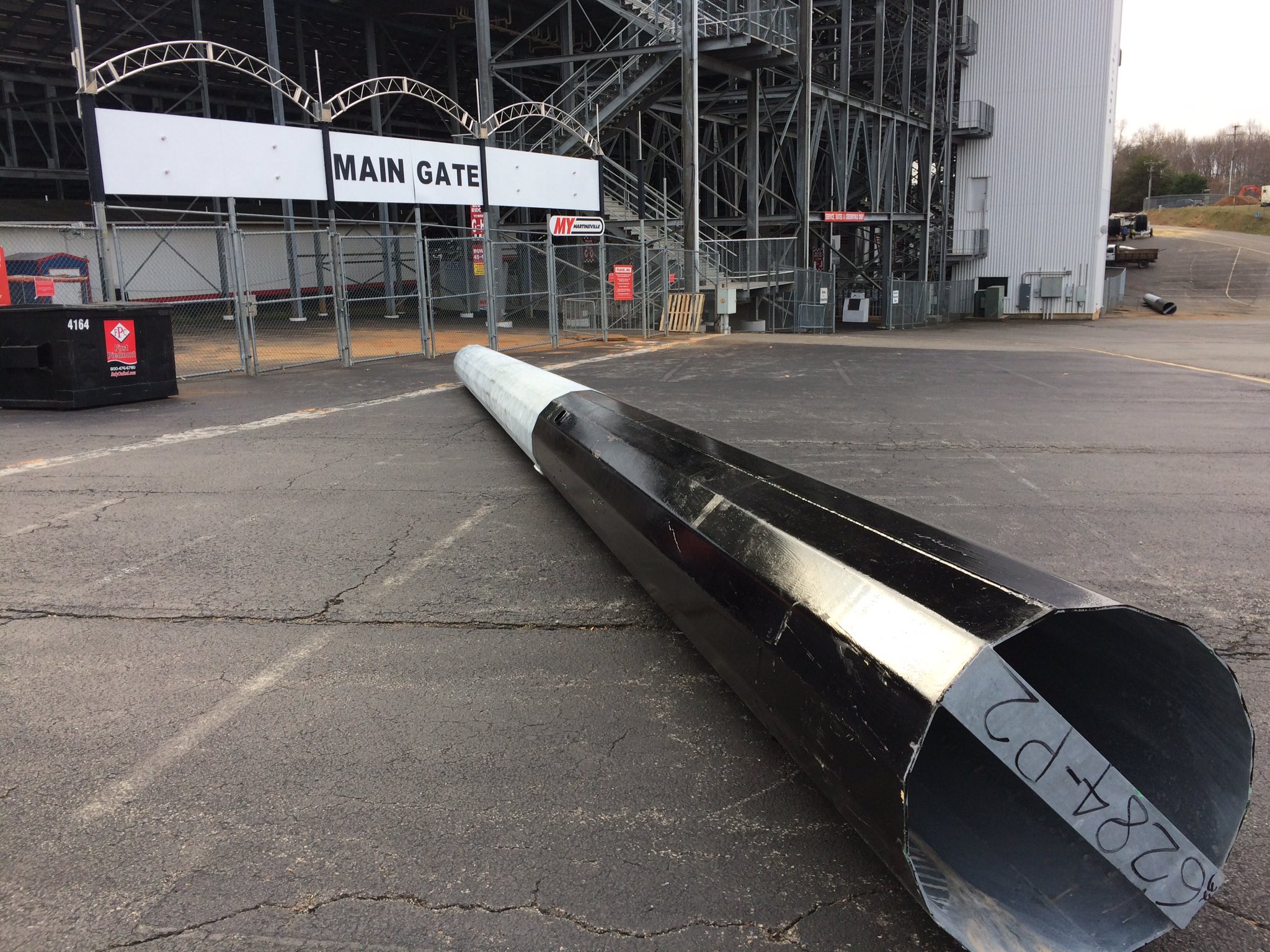 C0DDbyuXAAAajrj.jpg:large