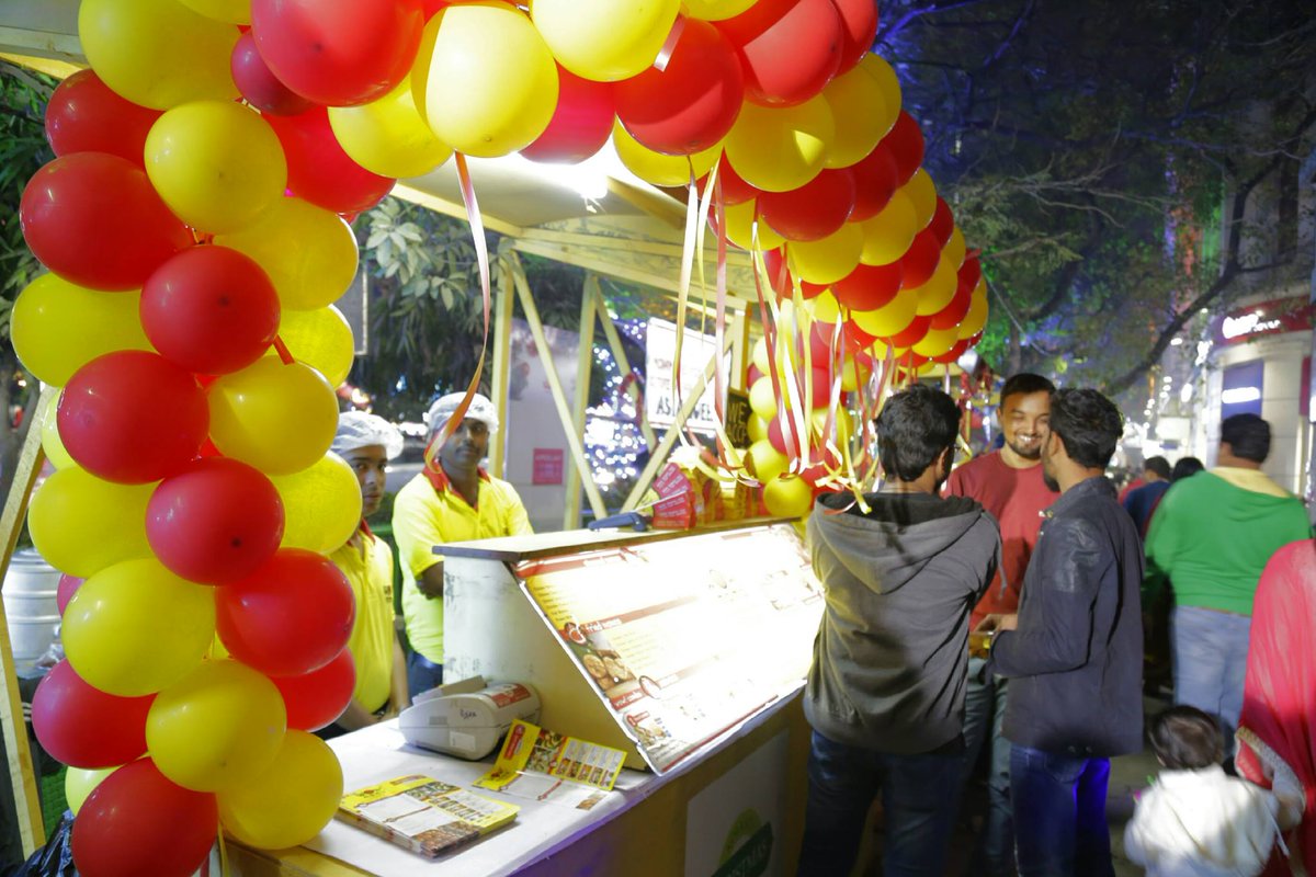 KolChristmas's tweet photo. This year we have 40 food stalls featuring the best dishes from different communities. Come over to Park Street & enjoy at #KCF2016 https://t.co/lE56hr4nzJ