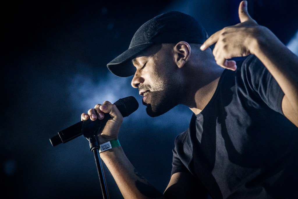 Vores anmelder er helt sikker på, at Ukendt Kunstner ikke er død og går bort. Her er vores… poplish.dk/2016/12/19/uke…