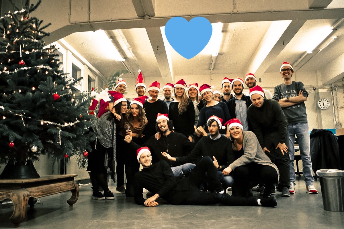 StijnVisserr's tweet photo. Lovely Christmas greetings van the buzz family #buzzcapture https://t.co/3DP6kTWKZI