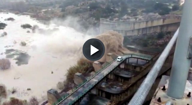 levante_emv's tweet photo. #VÍDEO | Espectacular apertura de puertas del pantano de #Bellús --> https://t.co/QZ4zWKr9U9 #temporalLlevant https://t.co/ojsH3rW2Yv
