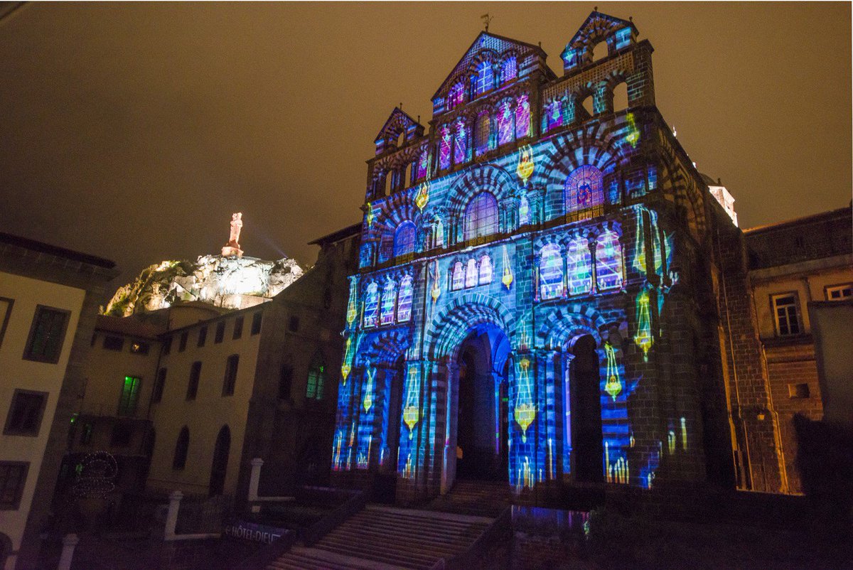 Nous y étions et c'était super, quel beau spectacle :)