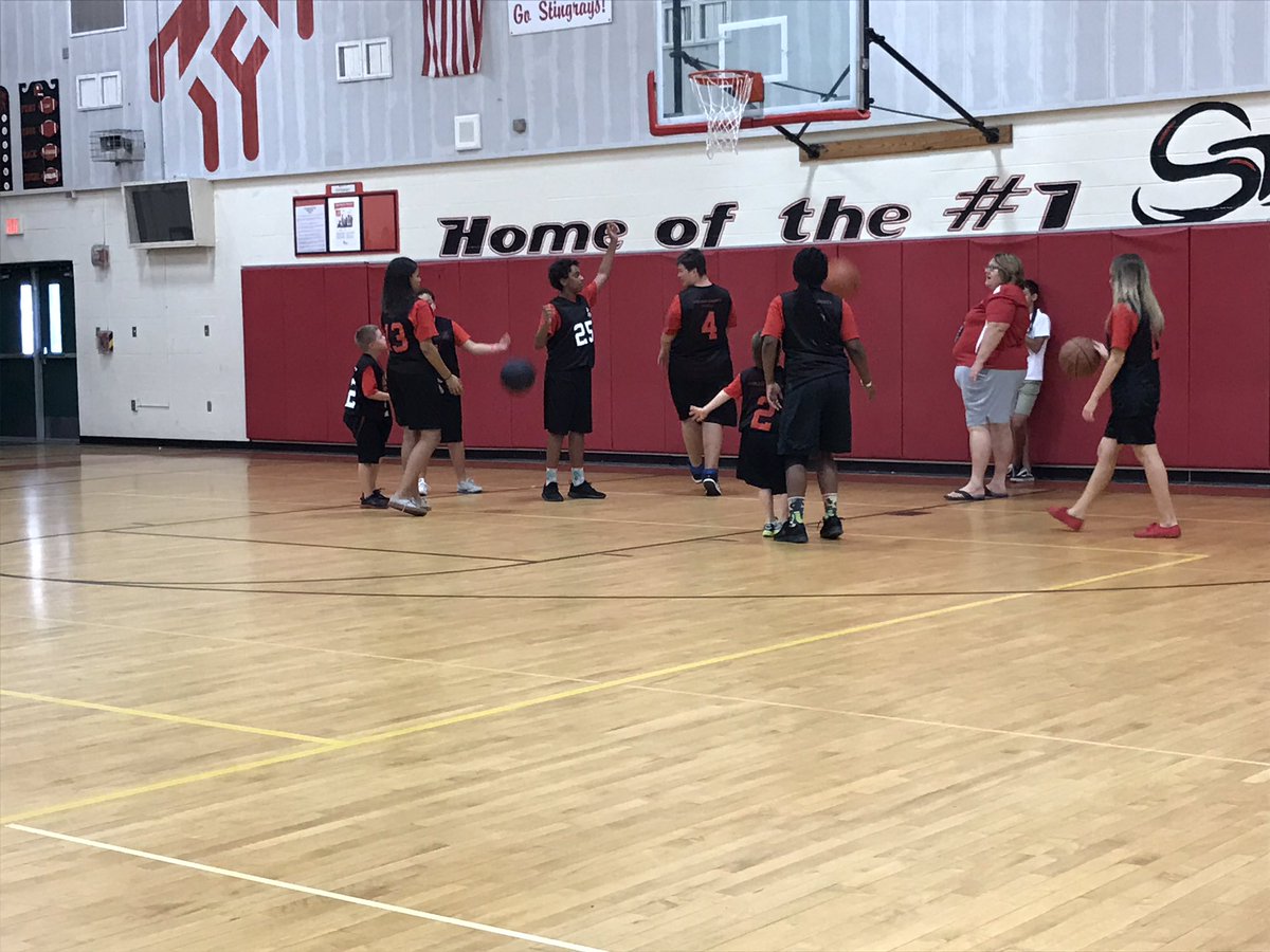 JeffReaves1's tweet photo. Enjoying the Special Olympics Basketball. TY #NSBMS #vcswonderfullife https://t.co/b11GxP7zgW