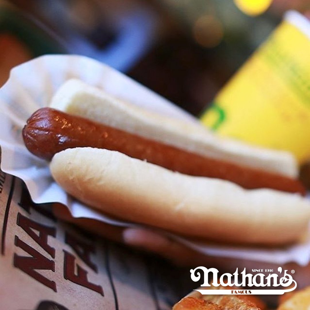 Nathanspty's tweet photo. Inicia tu semana en grande con los mejores hot dogs del mundo. #nathanspanama https://t.co/PiUL3TR9Xk
