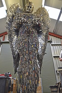 BritishIronwork's tweet photo. WE NEED YOUR HELP! To get the #knifeangel on the 4th plinth we need #signatures! #Sign our #Petition https://t.co/879eLm9HEt https://t.co/YmWlgE3bzr