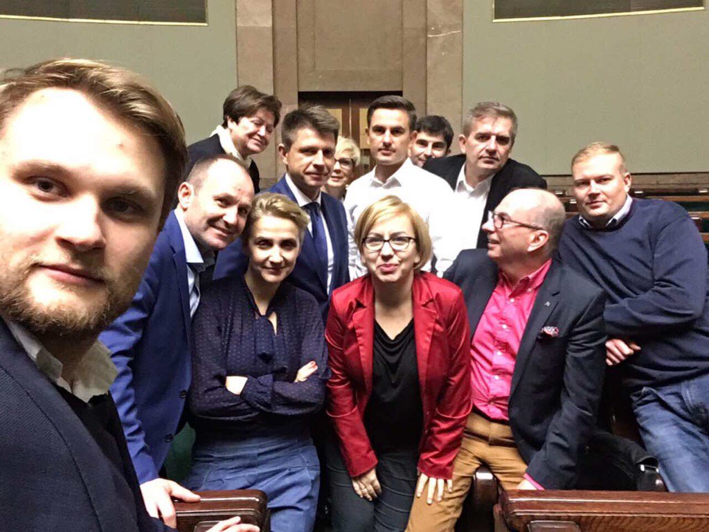 Dziś obalamy PiS!