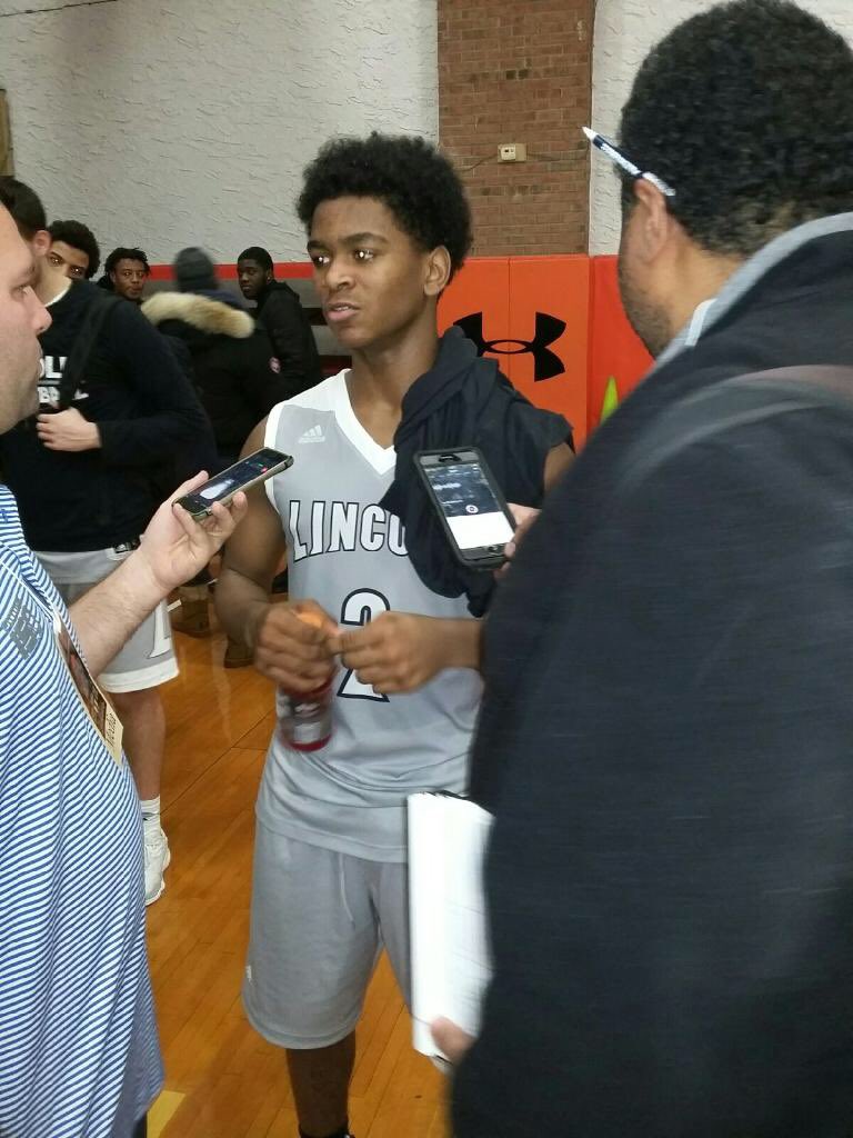 Rosnw's tweet image. First HS interview - that boy court vision is serious. Big time PG but then again it&apos;s in his blood! @Manzie06 @Day1_SWIZZY @Truckbryant25