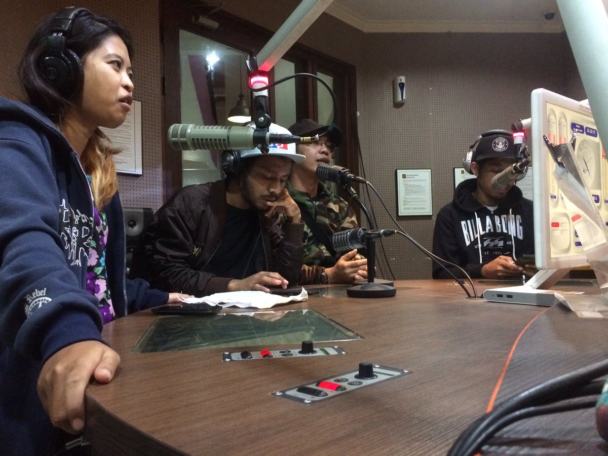 ardanradio's tweet photo. Kita kedatengan @InfoBLP yang akan ngadain acara tanggal 24 Desember 2016 di Gedung Sate Bandung. Kita tanya-tanya yuk

#BdgBgt
#CumaDiArdan https://t.co/mAofBFjVWB