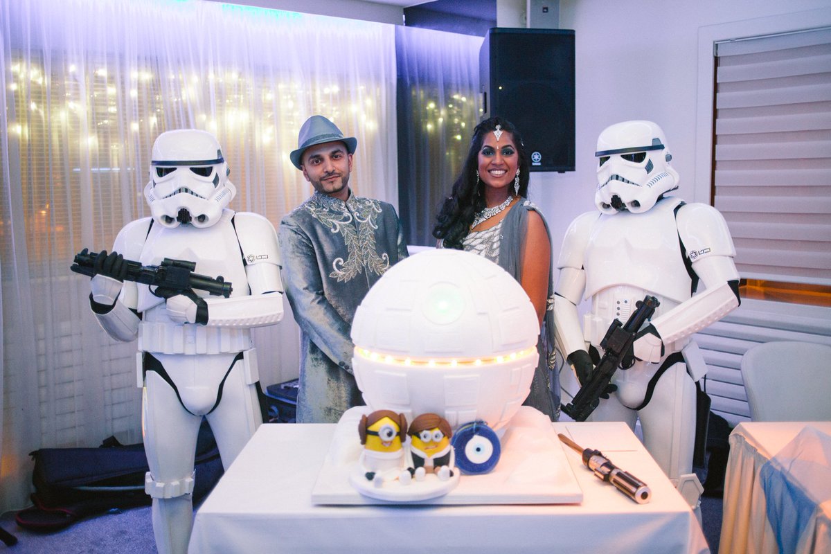 Fab Star Wars inspired wedding on @Nu_Bride today! <a href="/CanvasWarriors/">The Warriors Canvas</a>
nubride.com/2016/12/19/sta…