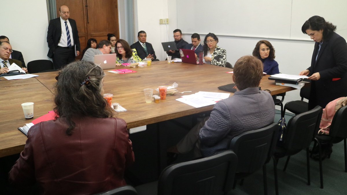 Valencia_Guzman's tweet photo. Reunión previa a la sesión plenaria de la @AsambleaCDMX del grupo parlamentario @PRDConstCDMX https://t.co/y9bfeJ8DkP