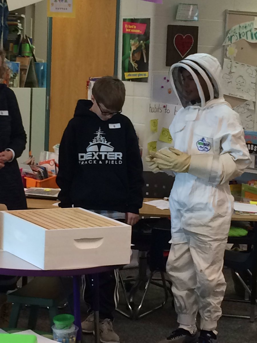 DexterK12's tweet photo. The Creekside Beekeeping Club came and shared their bee knowledge with our first graders.  Learning new information! #dreadstrong https://t.co/9K61JQ6127