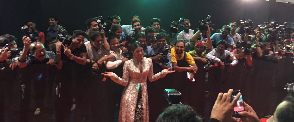 TeamPriyanka's tweet photo. The media is really excited to have her back! #WelcomeBackQueenPri #SansuiColorsStardustAwards https://t.co/aTHhfMFGqe