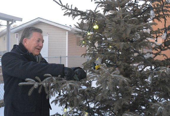 MedicineHatNews's tweet photo. Annual Trees of Light campaign continues to evolve after 26 years https://t.co/9Gvjruvmgb #medhat https://t.co/Hxbz3eUInl