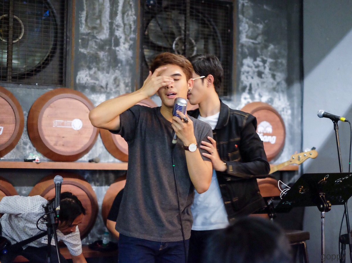 GoPpY__26's tweet photo. @Benz_jiraroj @Mariew_mw เล่นไรกันอ่ะ เล่นหนังแขกกันอยู่หรอ #benzji #stillfriendsparty https://t.co/suT04jfLv9